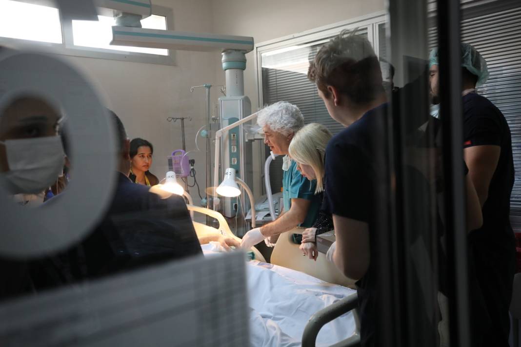 Feci kazada 10 kişi hayatını kaybetmişti! Saatlerce kol ve bacakları arandı, başarıyla ameliyat edildiler 6